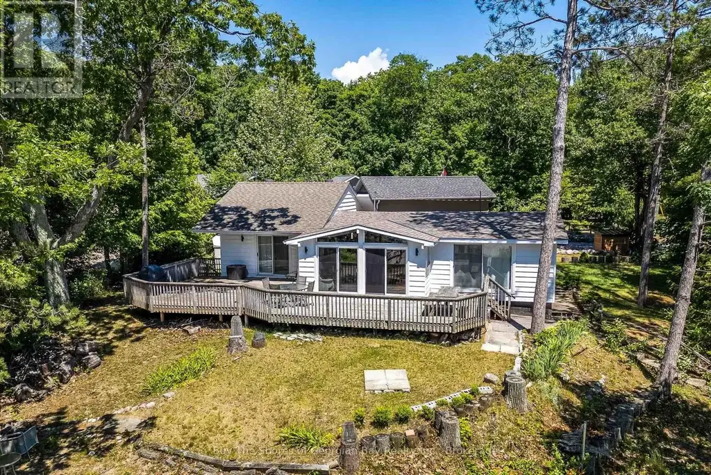 8 Nassau Court, Tiny